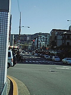 四条到着