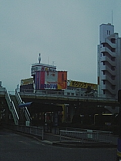 近鉄八尾駅前