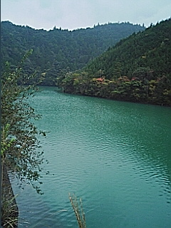 途中の湖