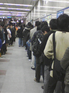 あと30人待ち