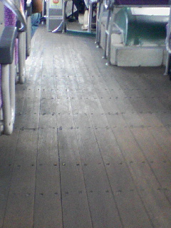 バスの床