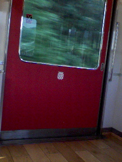 いちご電車 扉２