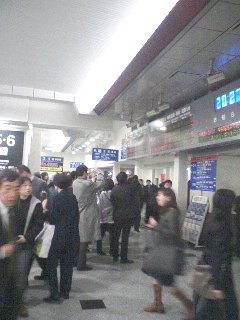 改札前の集団