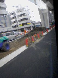 舎人ライナーの下
