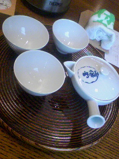 湯飲みが３つ