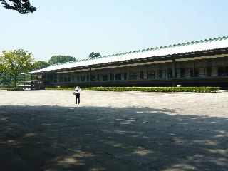 宮殿前東庭