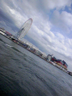 海から見る海遊館