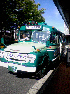 ボンネットバス