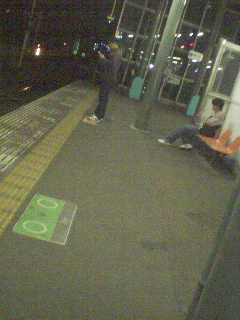 一番列車待ち