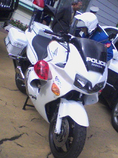 ホンダの白バイ