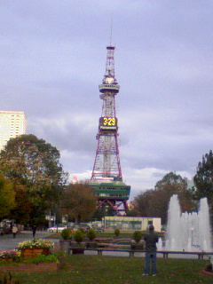 札幌タワーを望み