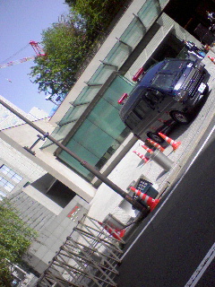 行動開始