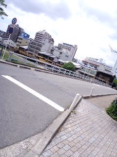 四条大橋の一つ南側の橋