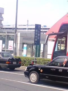 迷った車は循環車線へ