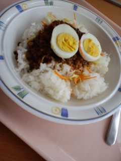 タイ風辛味丼