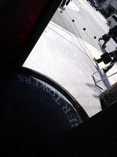 入口の自動ドア