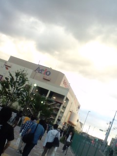 現地着