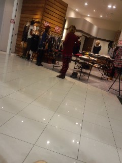 向いの店の店員さん