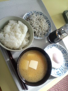 本日の朝食兼昼食