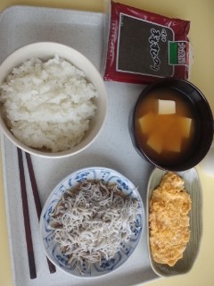 本日の朝食兼昼食