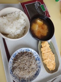 本日の朝食兼昼食