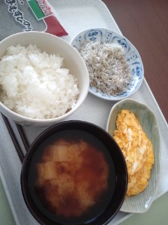 本日の朝食兼昼食