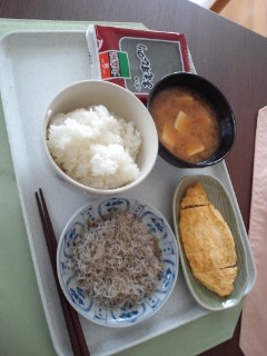 本日の朝食兼昼食