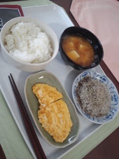 本日の朝食兼昼食