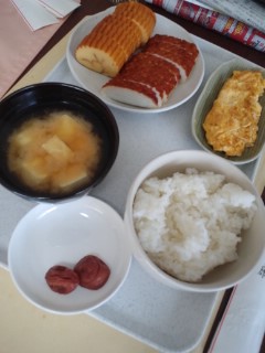 本日の朝食兼昼食