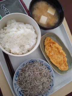 本日の朝食兼昼食