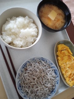 本日の朝食兼昼食