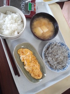 本日の朝食兼昼食