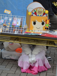 座るやなな