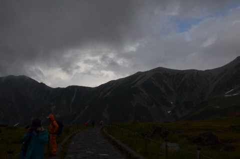 雨が降り出す