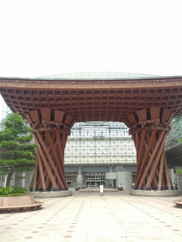 金沢駅前もてなしドーム