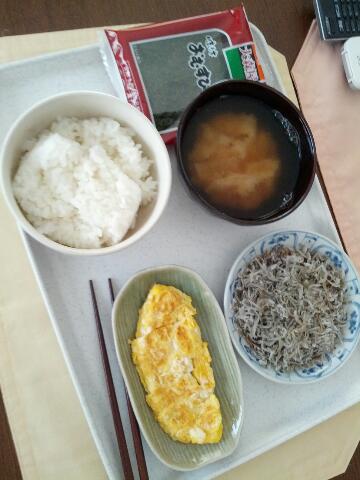 本日の朝食兼昼食