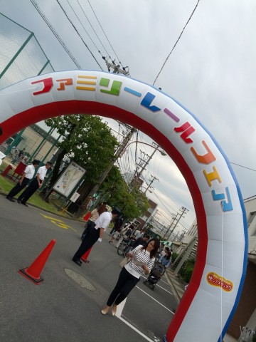 会場着