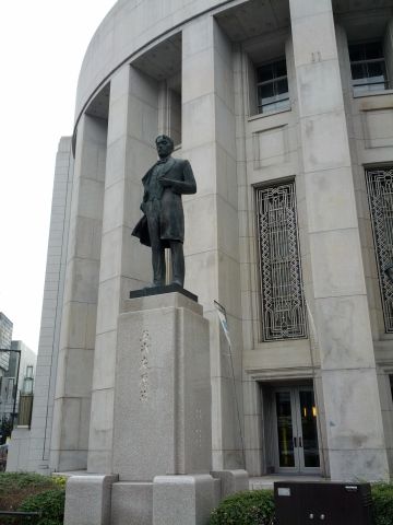 五代友厚像