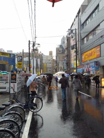 雨の日のオタロード