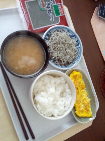 本日の朝食兼昼食