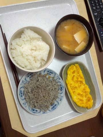 本日の朝食兼昼食