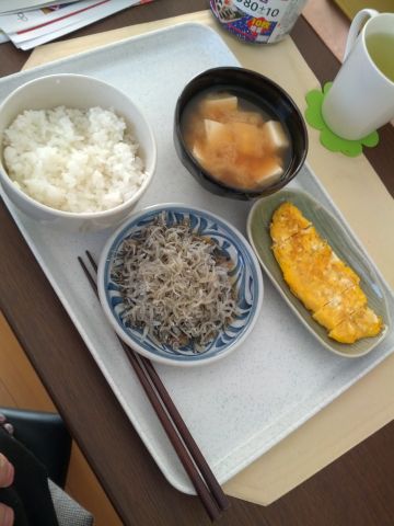 本日の朝食兼昼食