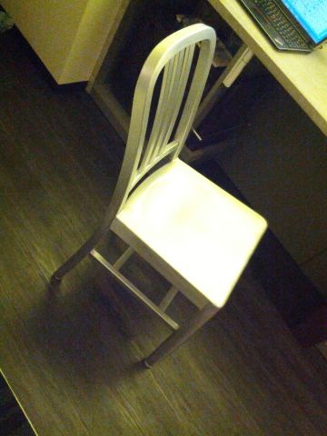 フルアルミの椅子