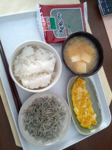 本日の朝食兼昼食