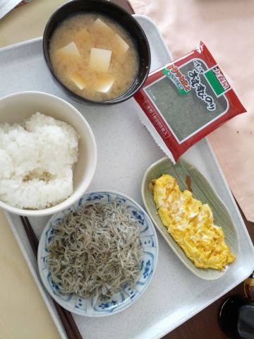 本日の朝食兼昼食