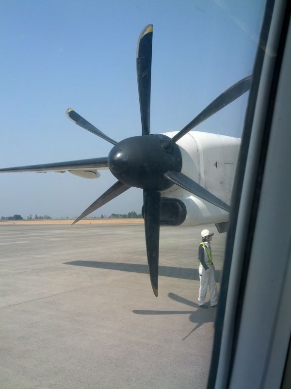 プロペラ機