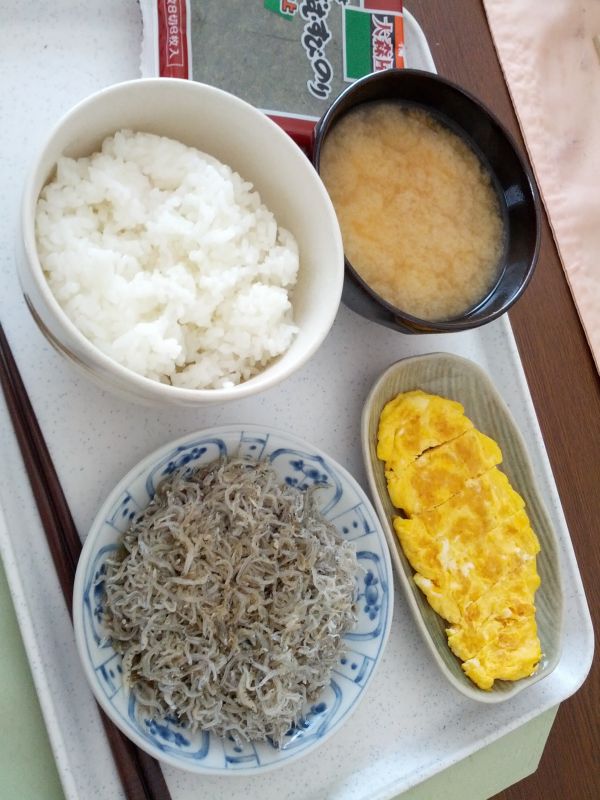 本日の朝食兼昼食