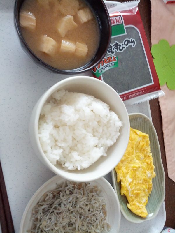 本日の朝食兼昼食