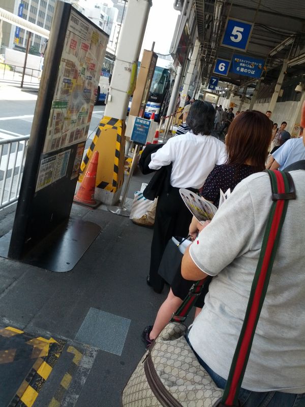 バス乗車列