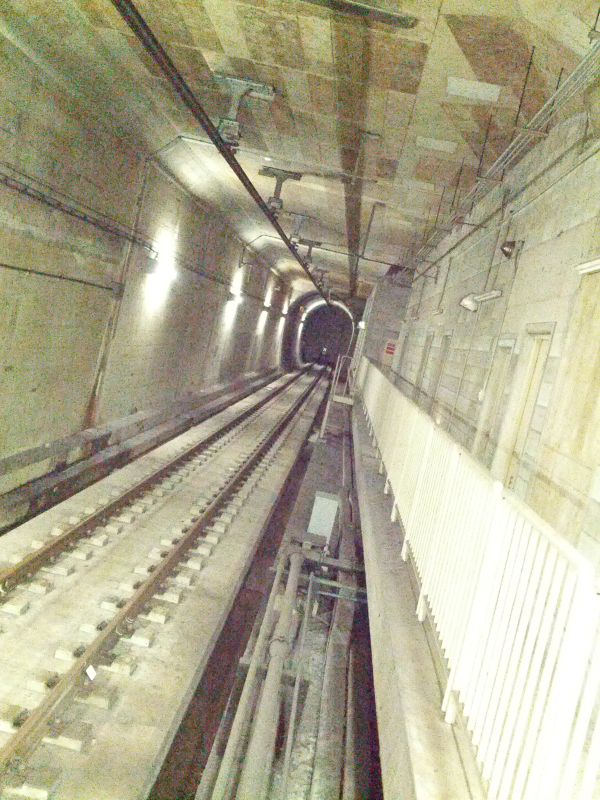 福岡市地下鉄空港線福岡空港駅側ドンツキ